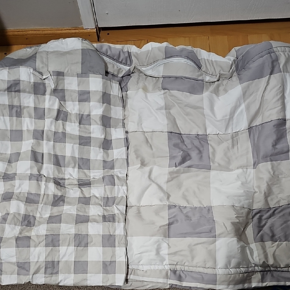 Elegant Gray and White Plaid Comforter